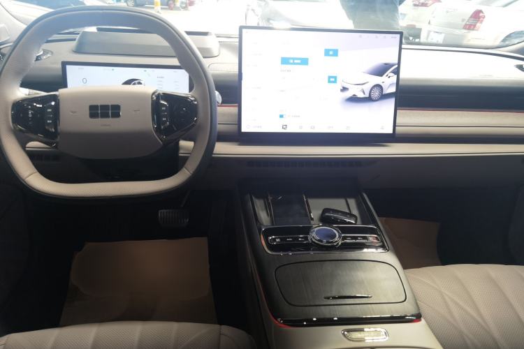 Used Geely Galaxy 8 2025 130km EM-P Starship Edition
