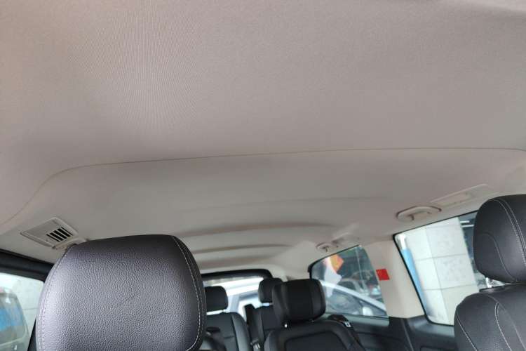 Used Mercedes-Benz Vito 2018 2.0T Elite Version 7 Seats China VI Emission Standard
