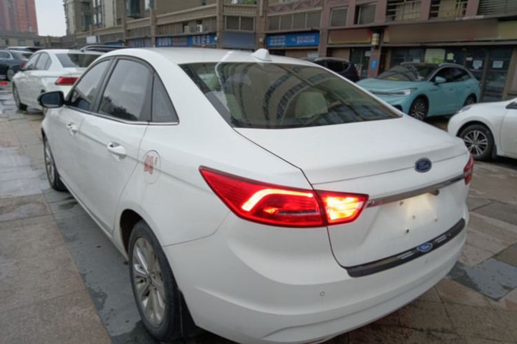 Used Ford Escort 2015 1.5L Automatic Fashion Model Exterior 2