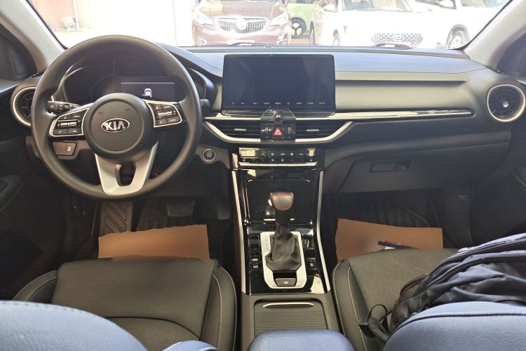 Used Kia K3 2020 1.5L CVT Fashion Edition Center Console