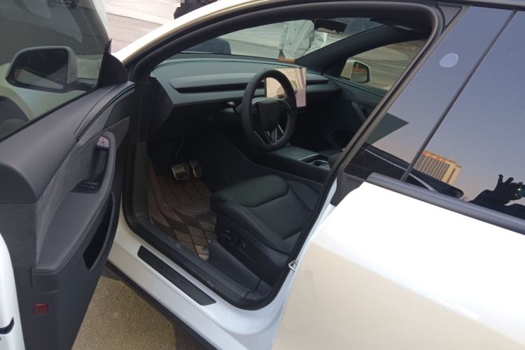 Used Tesla Model Y L 2025 Model Long-Range All-Wheel-Drive Version