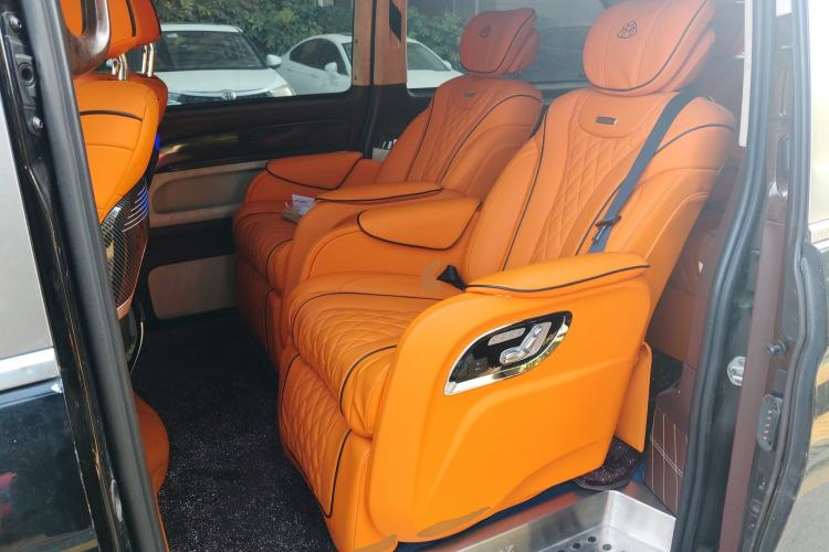 Used Mercedes-Benz Vito 2018 2.0T Elite Version 7 Seats China VI Emission Standard
