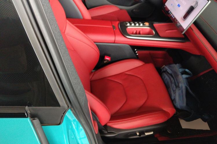 Used Xiaomi Auto SU7 2024 Rear-Drive Ultra-Long Range Advanced Pro-Level Intelligent Driving Version Right Front Seat