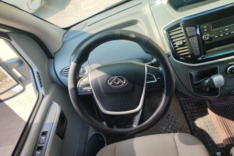 Used SAIC MAXUS Xintu V80 2021 2.0T Manual Classic City Delivery King Short Wheelbase Mid-Roof Design 3 Seats