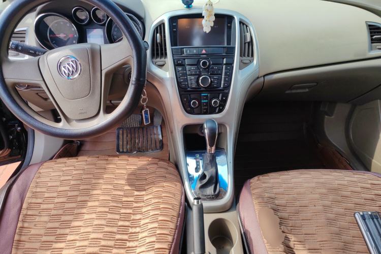 Used Buick GT 2012 GT 1.6L Automatic Comfort Edition Center Console