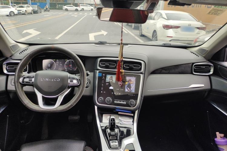 Used Lynk & Co 01 2019 2.0T Two-Wheel Drive Zhaopu Version China V Standard Center Console