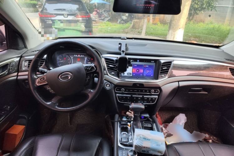 Used GAC Trumpchi GS8 2017 320T Four-Wheel Drive Luxury Smart Connectivity Version (7 Seats) Center Console