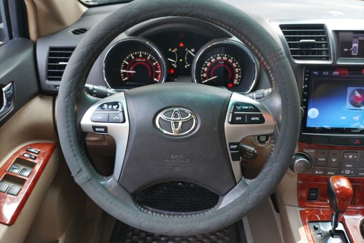 Used Toyota Highlander 2012 2.7L Two-Wheel Drive 7-Seater Luxury Edition Steering Wheel