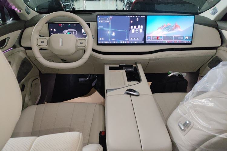 Used Wey Lanshan 2025 Four-Wheel Drive Max Center Console