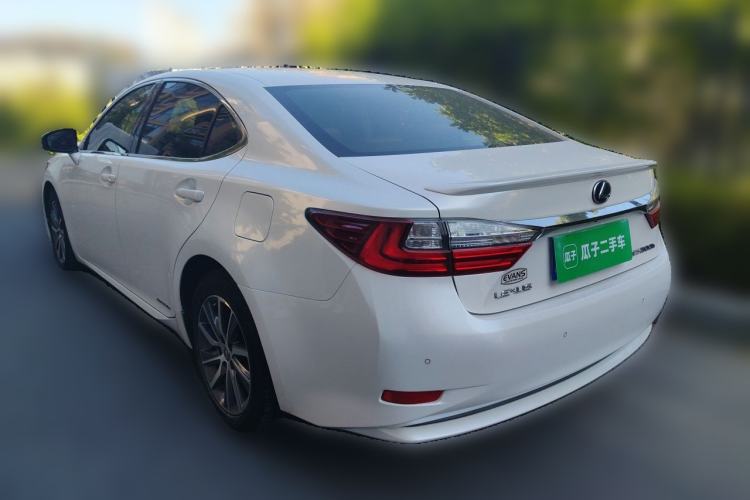 Used Lexus ES 2015 300h Comfort Edition
