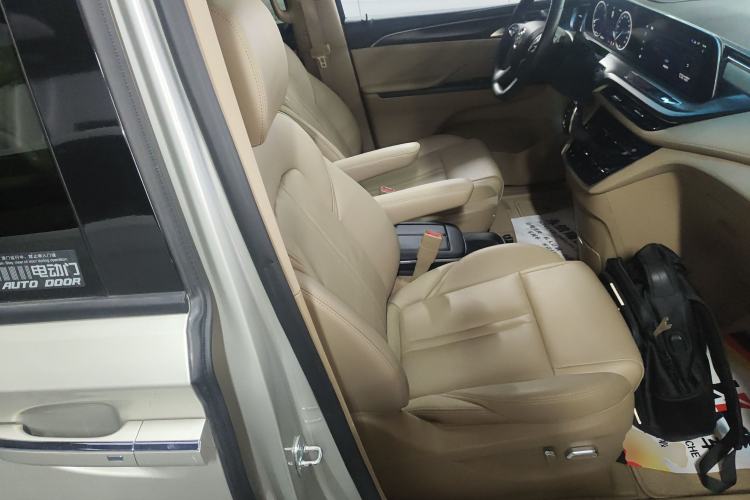 Used Buick GL8 2021 ES Landtrek 653T Luxury Model Right Front Seat