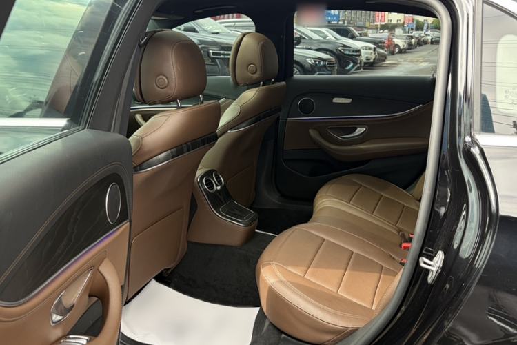 Used Mercedes-Benz E-Class 2022 Revised Version E 300 L Sporty and Stylish Edition Interior 7