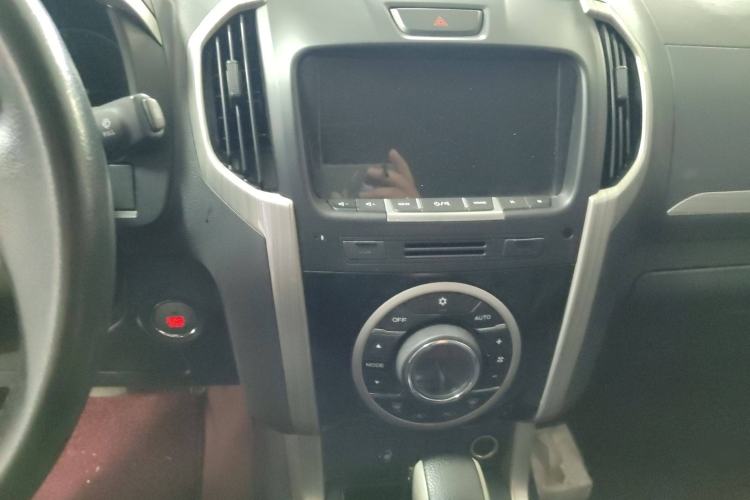 Used Isuzu D-MAX 2018 3.0T Four-Wheel Drive Automatic Ultra-Luxury Version 4JJ1-TC HI
