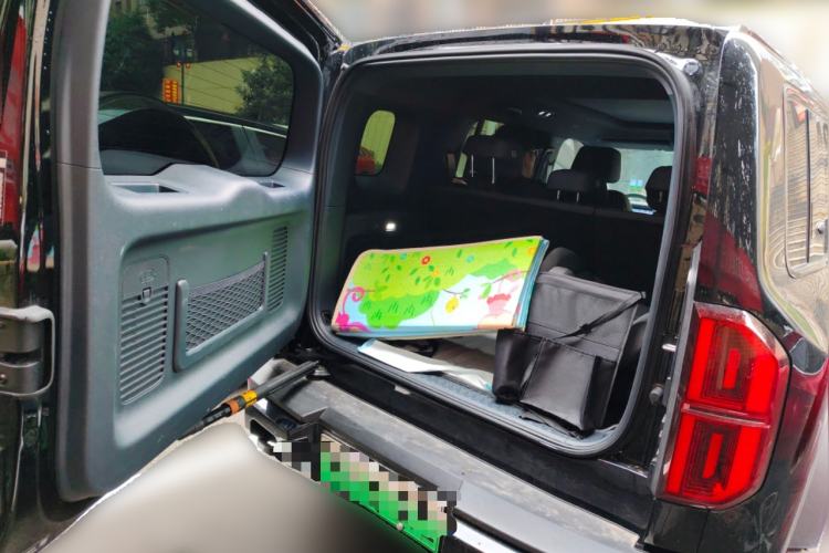 Used Formula Leopard Leopard 5 2023 Explore Edition