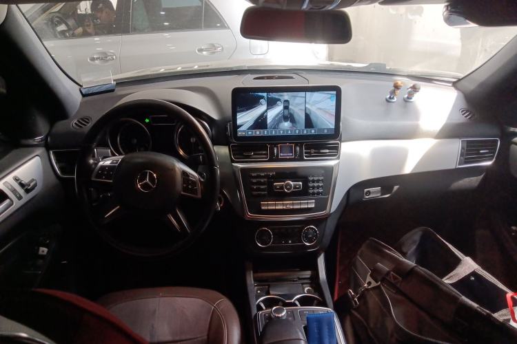 Used Mercedes-Benz M-Class 2014 ML 320 4MATIC Center Console