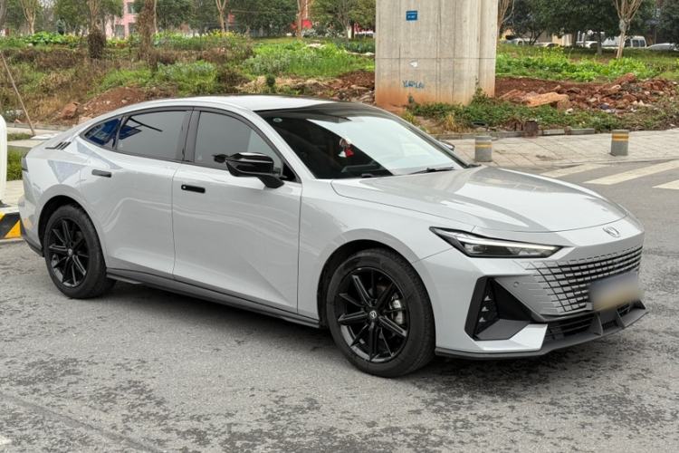 Used CHANGAN UNI-V 2023 1.5T Prestige Model