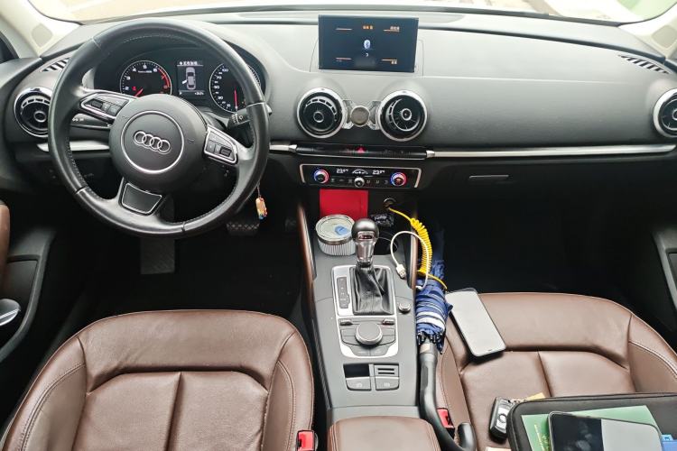 Used Audi A3 2016 Limousine 35 TFSI Style Edition Center Console