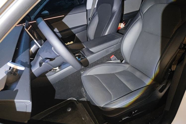 Used Tesla Model Y 2025 Rear-Wheel-Drive Version