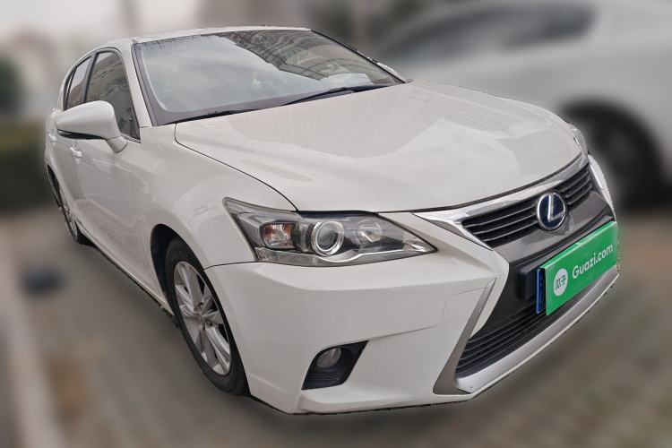 Used Lexus CT 2014 CT200h Comfort Edition Monochrome Front Right 45 Deg