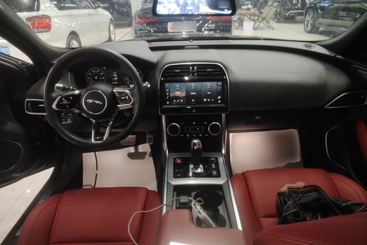 Used Jaguar XEL 2022 2.0T 250 PS R-DYNAMIC S Advanced Sport Edition Center Console