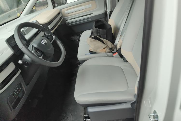 Used SAIC MAXUS Dana V1 2025 Low-Roof Multi-Function Version 42 kWh Left Front Seat