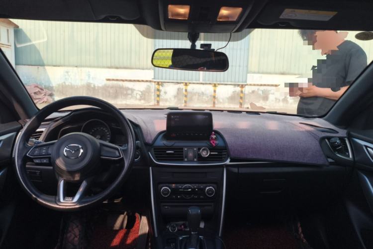 Used Mazda CX-4 2018 2.0L Automatic Two-Wheel Drive Blue Sky Exploration Version China V Standard Center Console