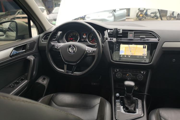 Used Volkswagen Tiguan L 2019 Revised 330TSI Automatic Two-Wheel Drive Smart & Luxury Edition China VI Standard
