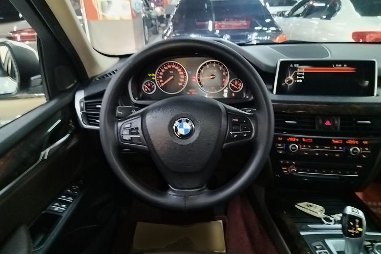 Used BMW X5 2015 xDrive28i
