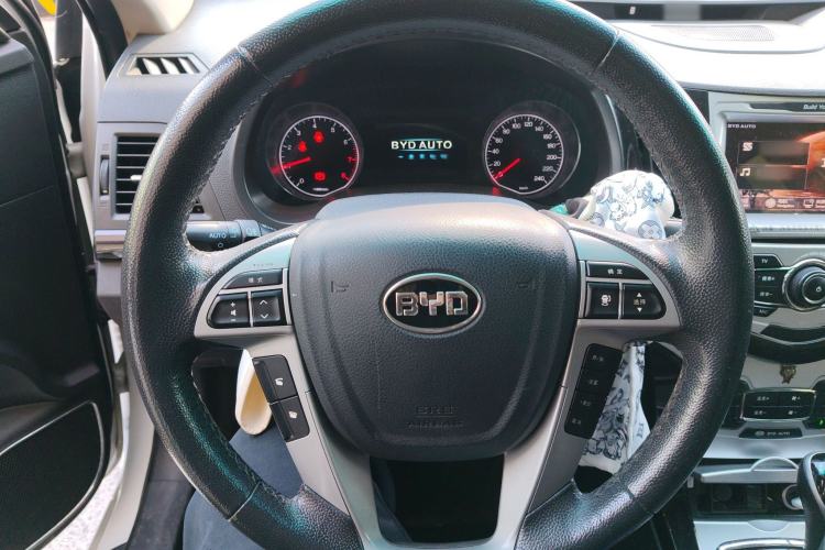 Used BYD Surui 2014 1.5TID Automatic Flagship Model Steering Wheel