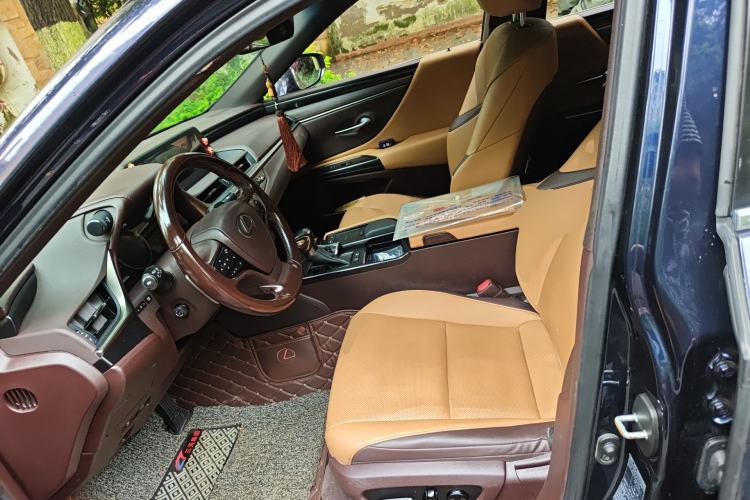 Used Lexus ES 2020 300h Premier Edition Left Front Seat