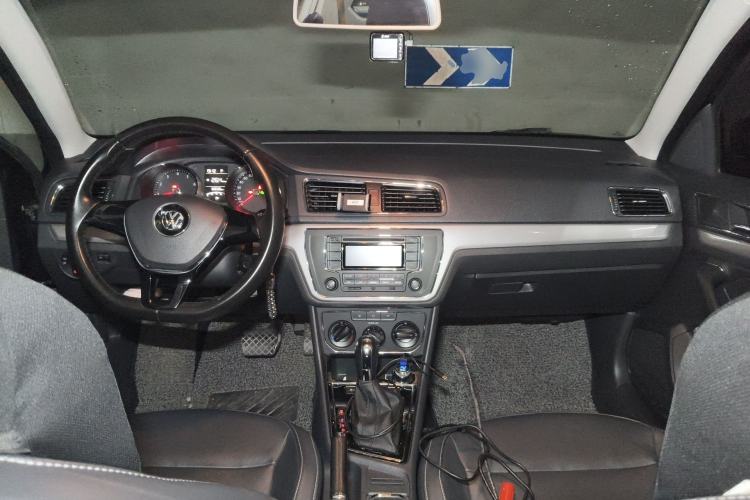 Used Volkswagen Lavida 2015 1.6L Automatic Comfort Edition Center Console