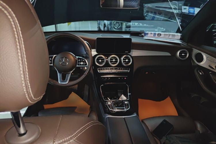 Used Mercedes-Benz GLC 2021 GLC 260 L 4MATIC Dynamic Edition Center Console