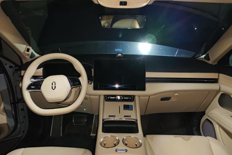 Used Hima AITO M5 2025 All-Electric Ultra Rear-Wheel-Drive Version Center Console