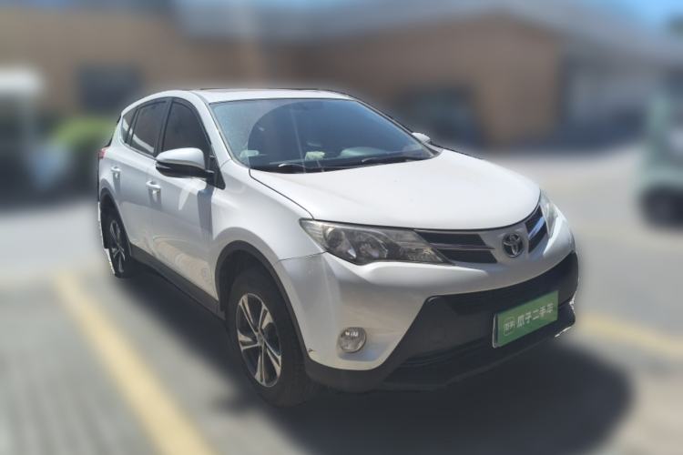 Used Toyota RAV4 2015 2.0L CVT Two-Wheel Drive Fashion Edition Front Right 45 Deg