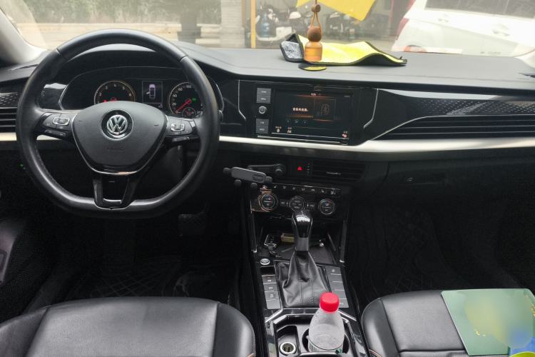 Used Volkswagen Passat 2019 330TSI Elite Edition China VI Center Console