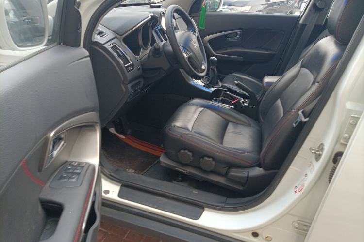 Used Huatai Santa Fe 2016 1.5T Gasoline Manual Two-Wheel Drive Smart Enjoyment i3 Model
