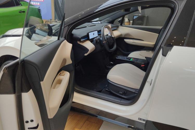 Used Lynk & Co Z20 2025 530 km Range Rear-Wheel Drive Max
