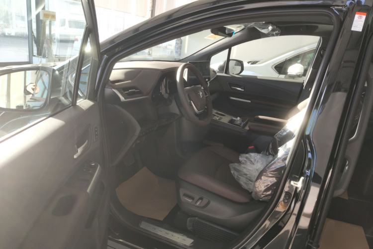 Used Toyota Granvia 2026 Model 2.5L Hybrid Prestige PLUS Four-Wheel Drive Edition