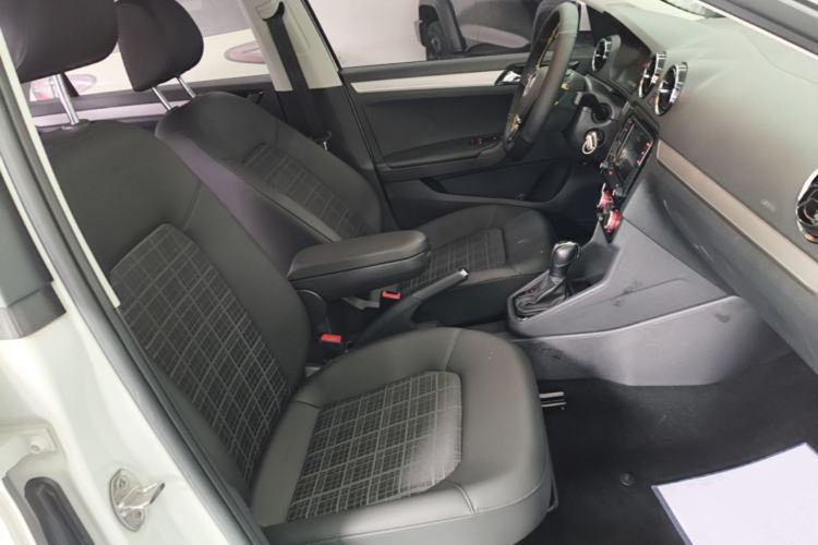 Used Volkswagen Jetta 2019 Dream Edition 1.5L Automatic Comfort Version Right Front Seat