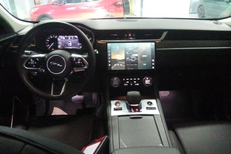 Used Jaguar F-PACE 2021 250 PS
