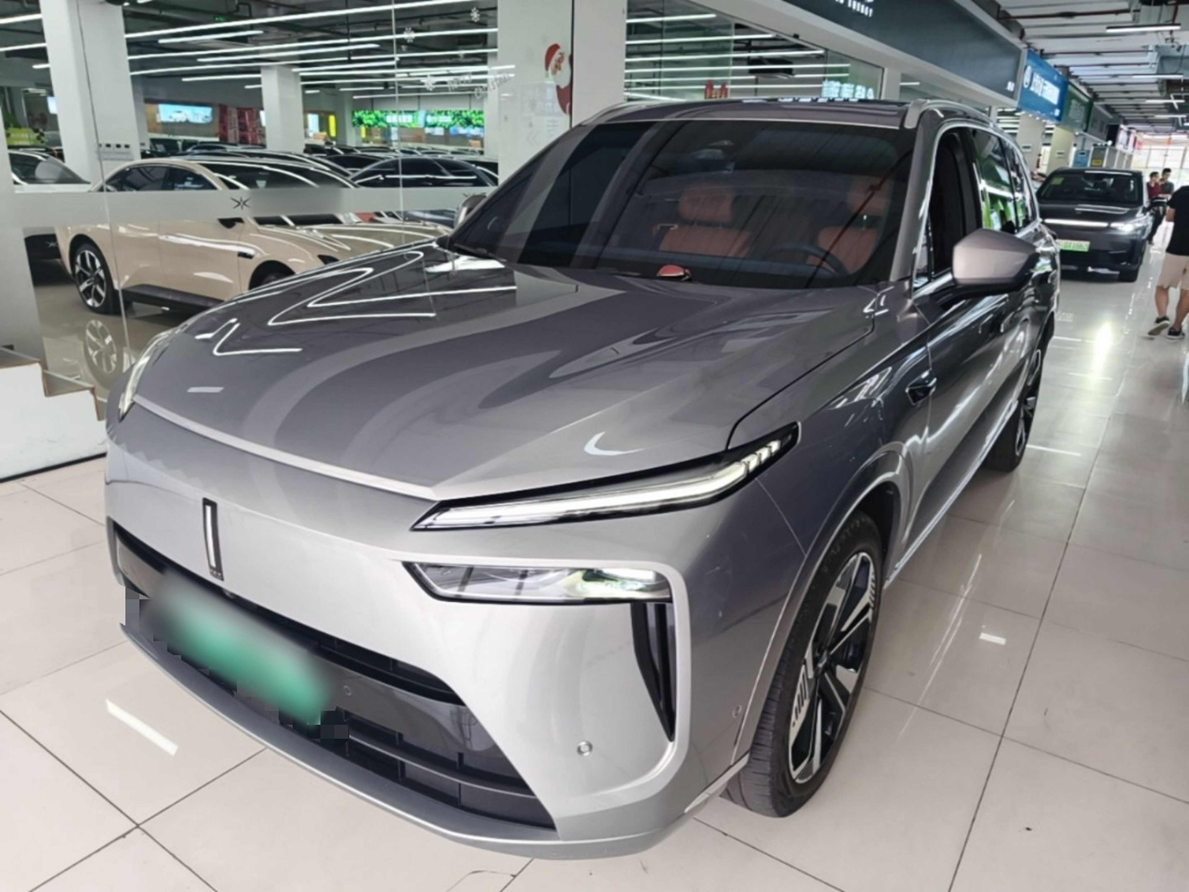 Unter der Vorderseite des Autos