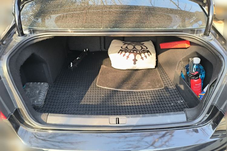 Used Volkswagen Magotan 2012 Facelift 1.8TSI Prestige Model Trunk