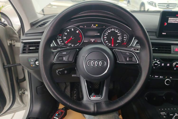 Used Audi A4L 2019 40 TFSI Ambition Version China V Steering Wheel