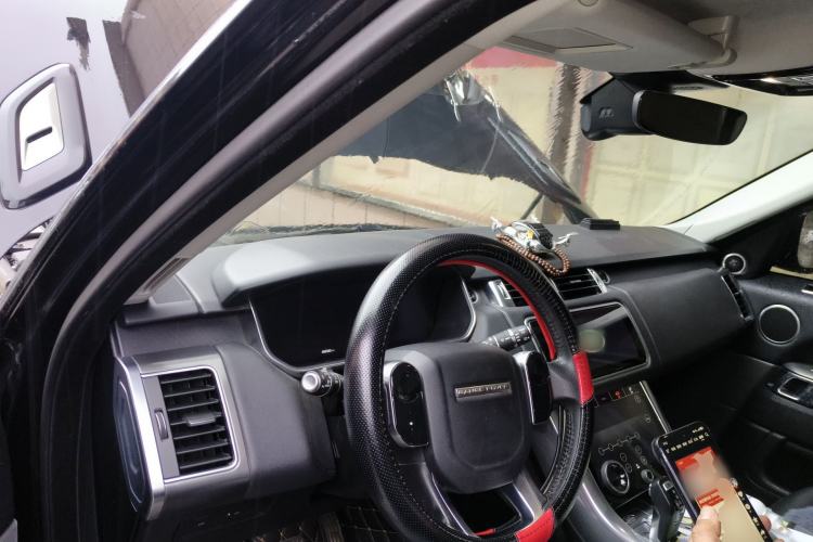 Used Land Rover Range Sport 2020 3.0 L6 HSE DYNAMIC Center Console