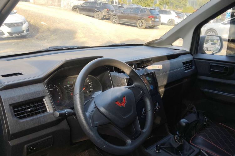 Used Wuling Hongguang PLUS 2020 1.5L Manual Standard Edition 5 Seats