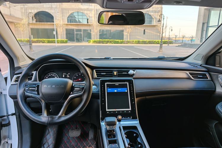 Used Roewe RX5 2022 330TGI Automatic National Style Edition Interior 4