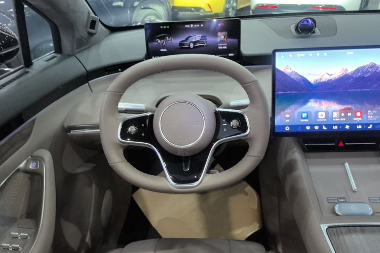 Used Hima Luxeed R7 2024 All-Electric 802 km Max Steering Wheel