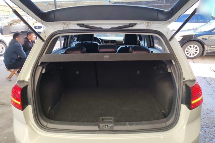 Used Volkswagen Golf 2016 1.6L Automatic Comfort Model Trunk