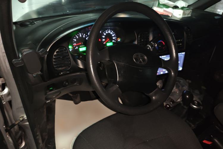 Used JAC Group Refine 2011 2.0L Shuttle Gasoline Comfort Edition HFC4GA3 Center Console