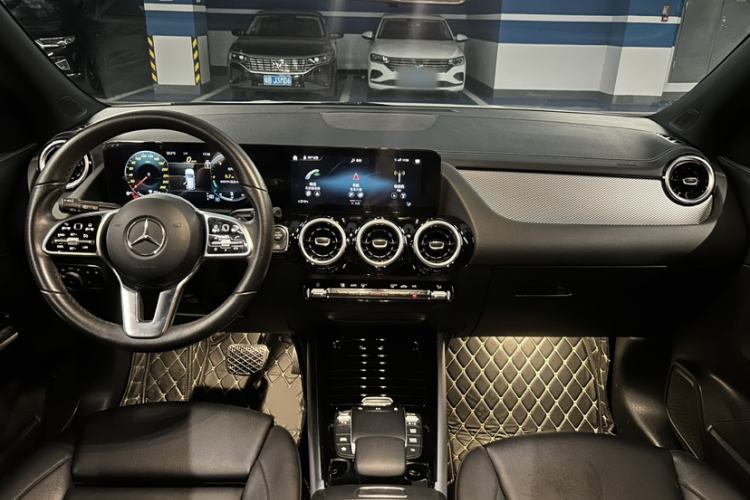Used Mercedes-Benz GLA 2023 GLA 200 Interior 4
